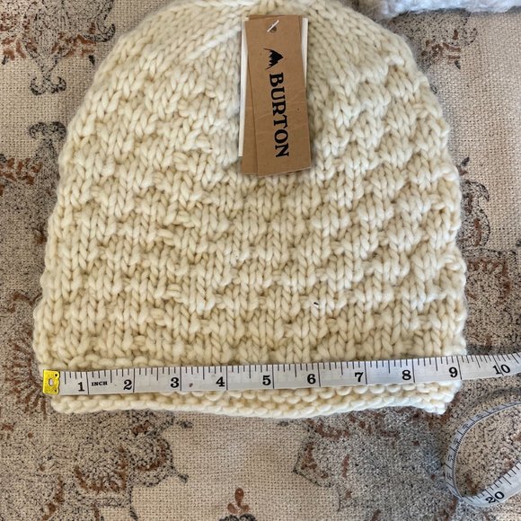 NWT Burton women’s beanie - Picture 5 of 5
